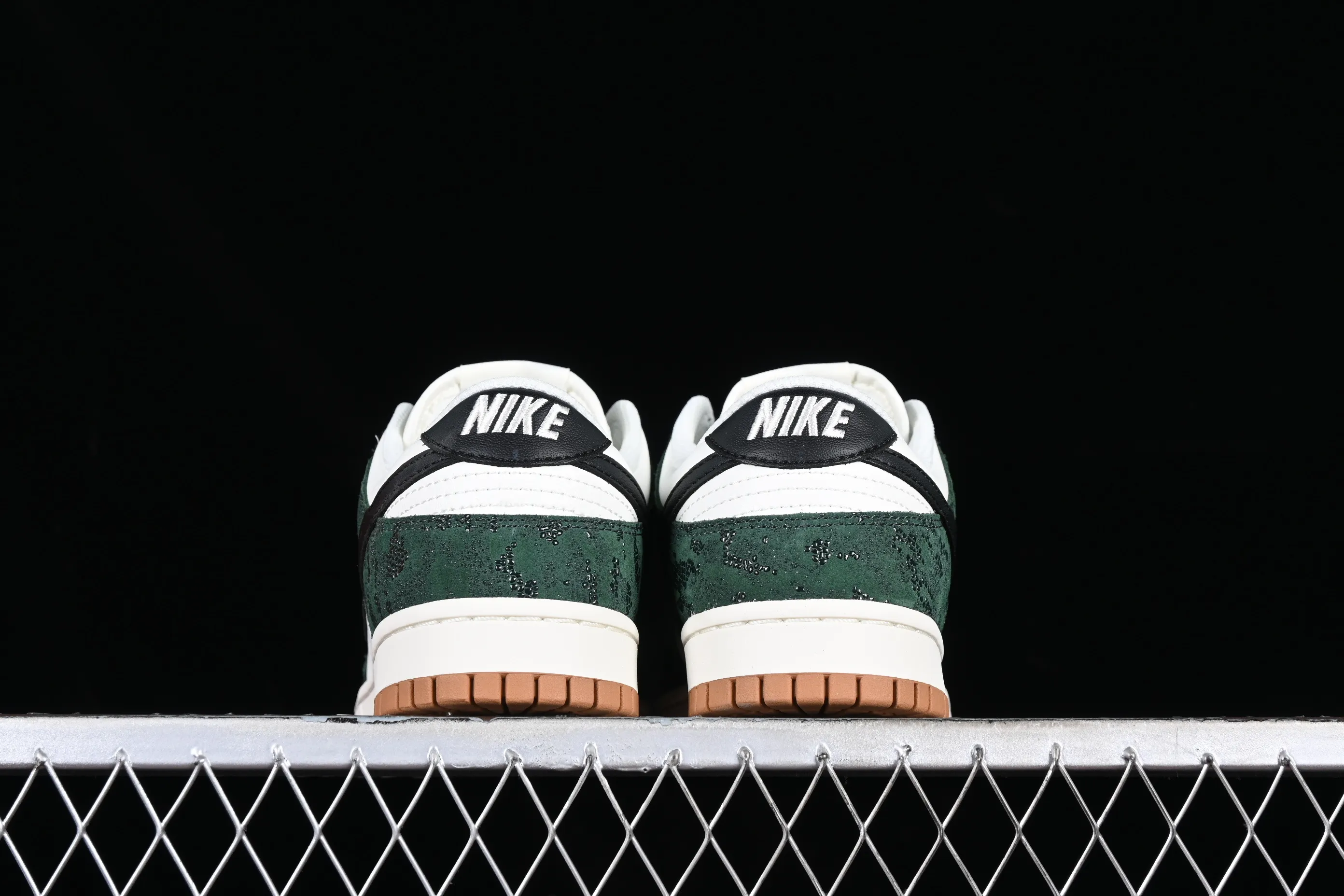 All categories Nk SB Dunk series Nk SB Dunk Low low-top sneakers Nk Dunk Low "Green Snake" white-green snake pattern SB low-top casual sports skateboard shoes FQ8893-397